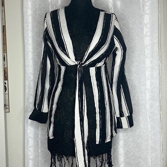 Fashion Nova high/low shirt - Picture 5 of 9